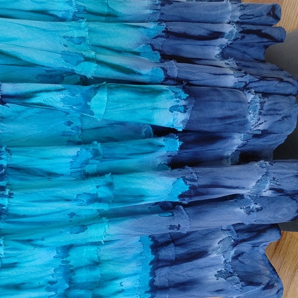 💙 Creative Looks Skirt/ Free Scarf! - Picture 4 of 12